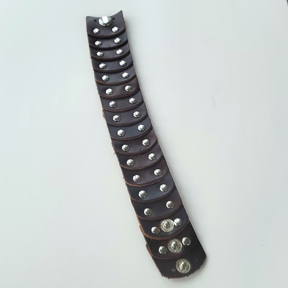 Boutique Paparazzi Faux Brown Leather w Silver Metal Detailing Snap Bracelet